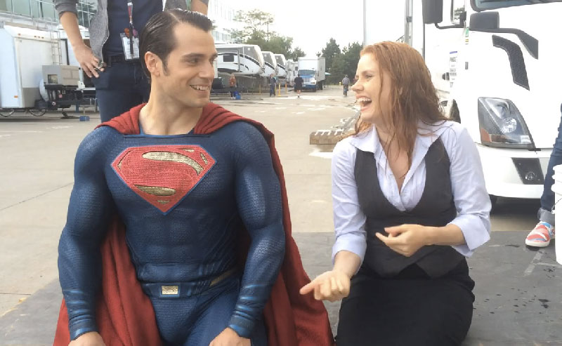 Batman V Superman, Henry Cavill ed Amy Adams in un video sul set di Chicago