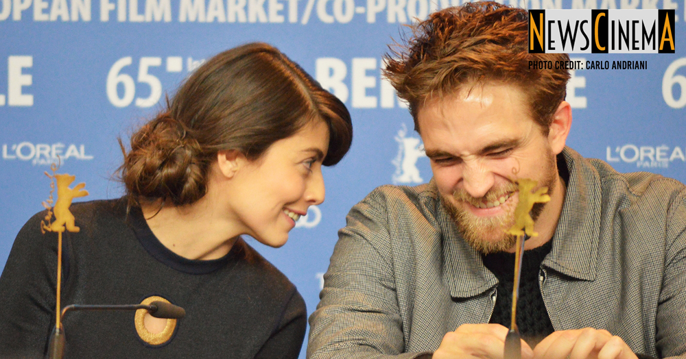 Foto esclusiva: sguardi complici tra Robert Pattinson e Alessandra Mastronardi