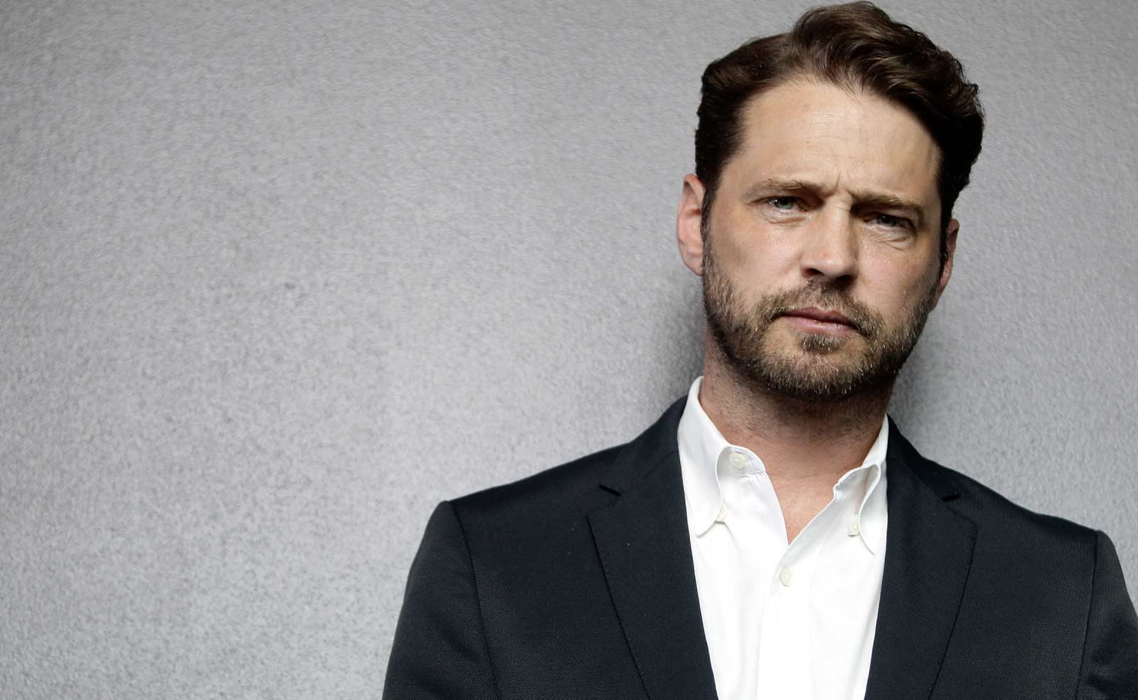 Jason Priestley dirigerà il biopic sull’attore comico Phil Hartman