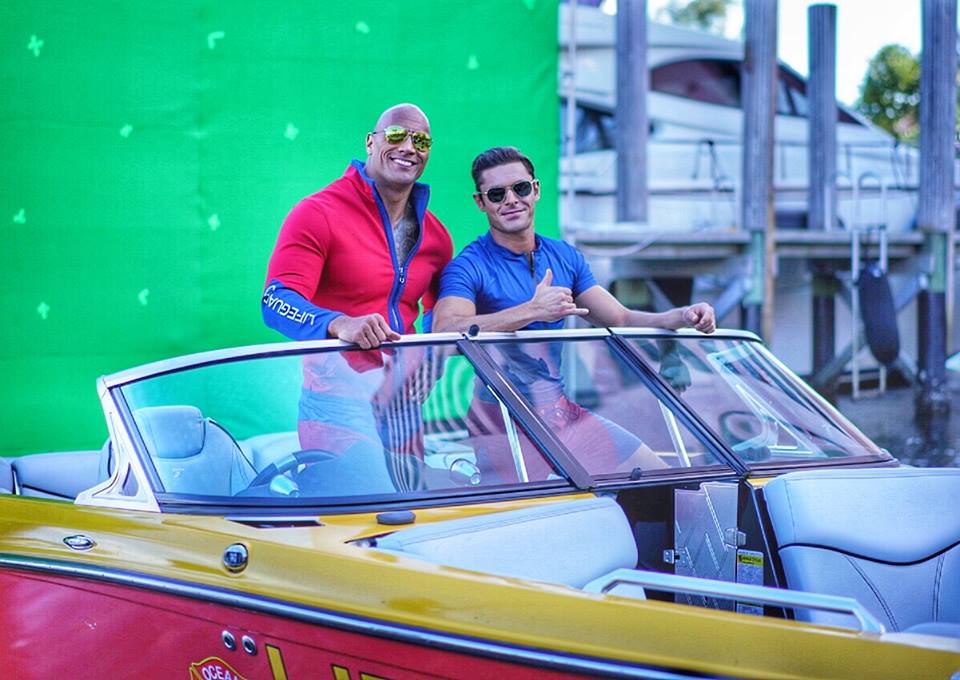 Baywatch: prime immagini di Zac Efron e Dwayne Johnson sul set