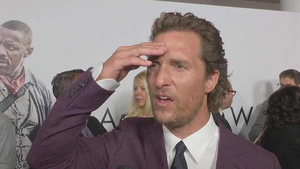 Matthew McConaughey viene a sapere della morte di Sam Shepard sul red carpet (video)