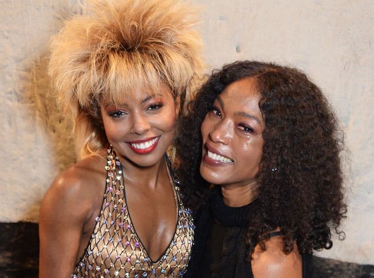 Angela Bassett con Tina Turner (fonte: HWR)