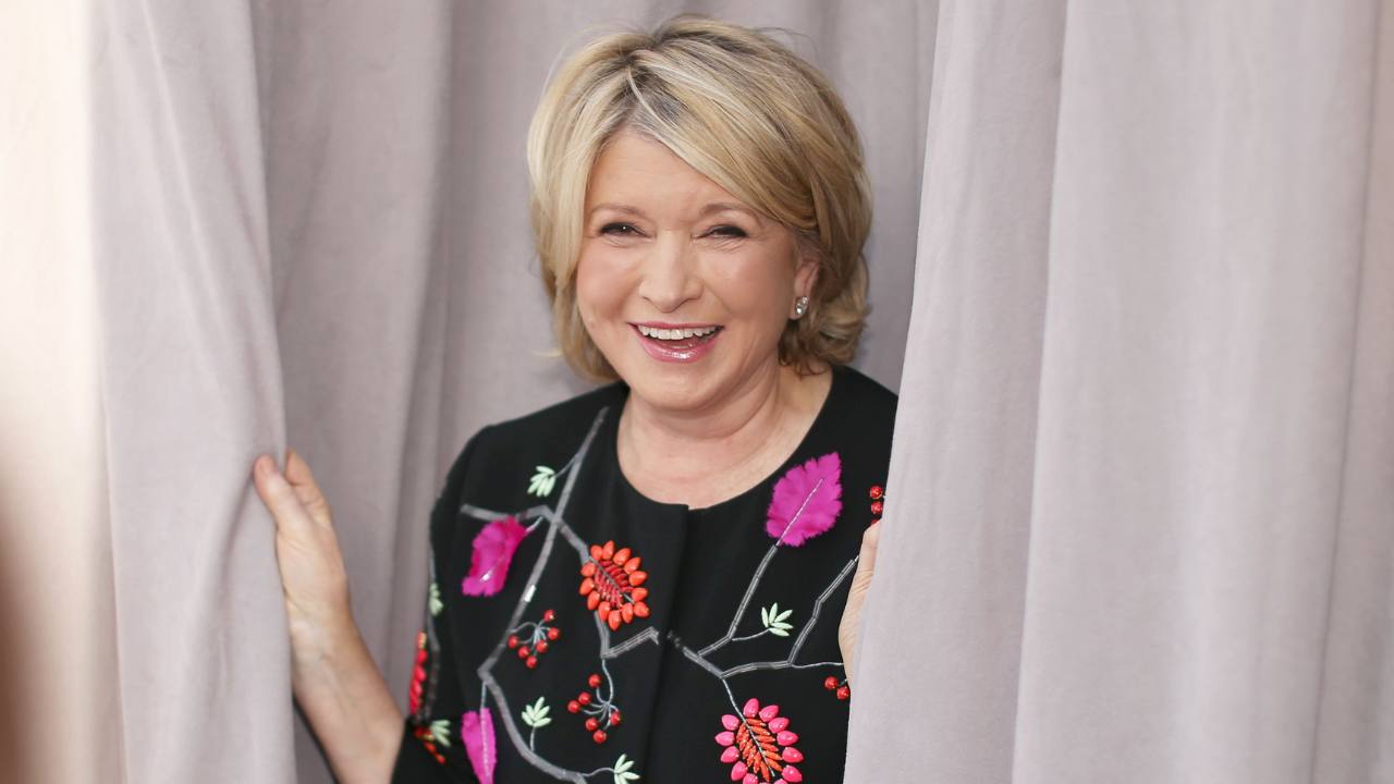 “Nessun lifting”: Martha Stewart irriconoscibile su Instagram | Cosa non si fa per Brad Pitt