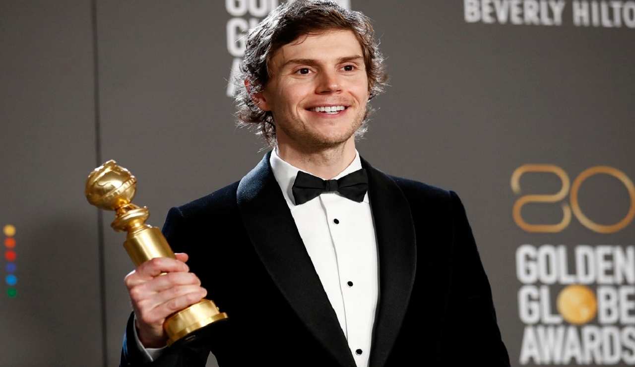 Evan Peters ai Golden Globes 2023 - Fonte Ansa Foto