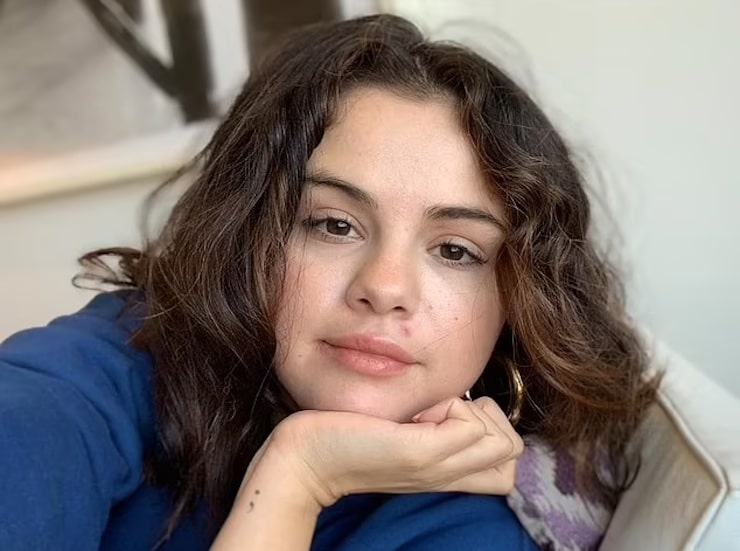 Selena Gomez selfie