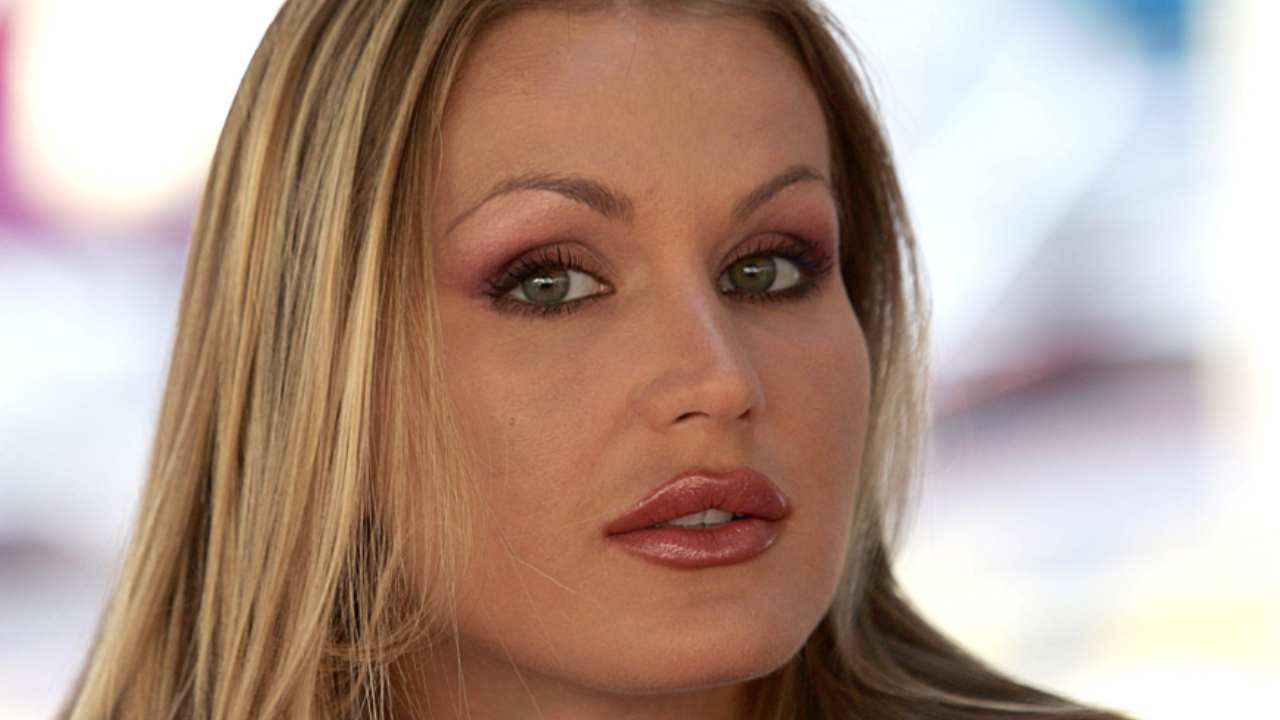 Eva Henger lancia una bomba sulla famosa conduttrice: la sua verità | “Ha eseguito gli ordini e mi ha deluso”
