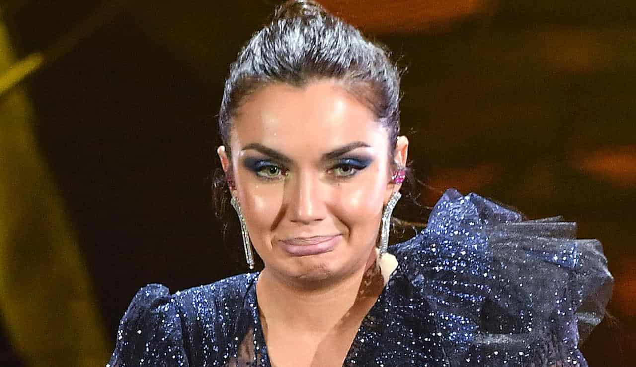Elettra Lamborghini finisce in carrozzina: è tutto vero | Ecco cos’è successo