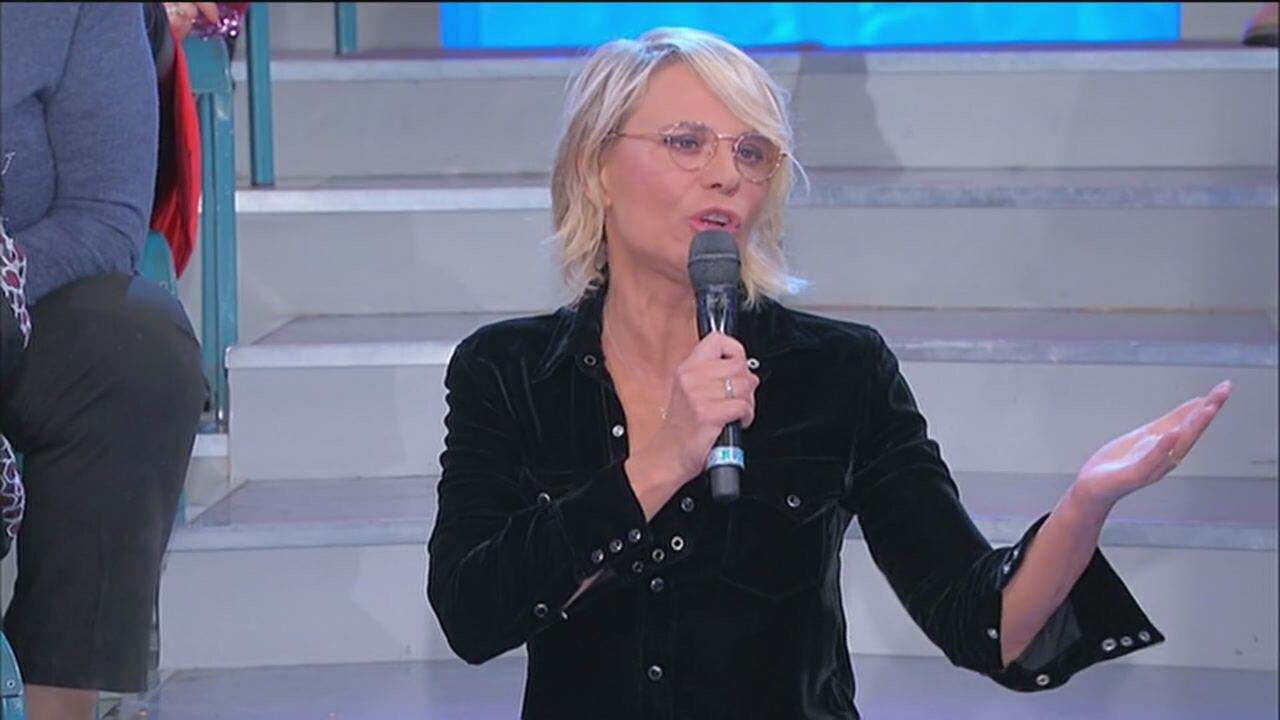 Maria De Filippi, colpo di scena: la conduttrice mette la parola fine | Purtroppo è stata costretta