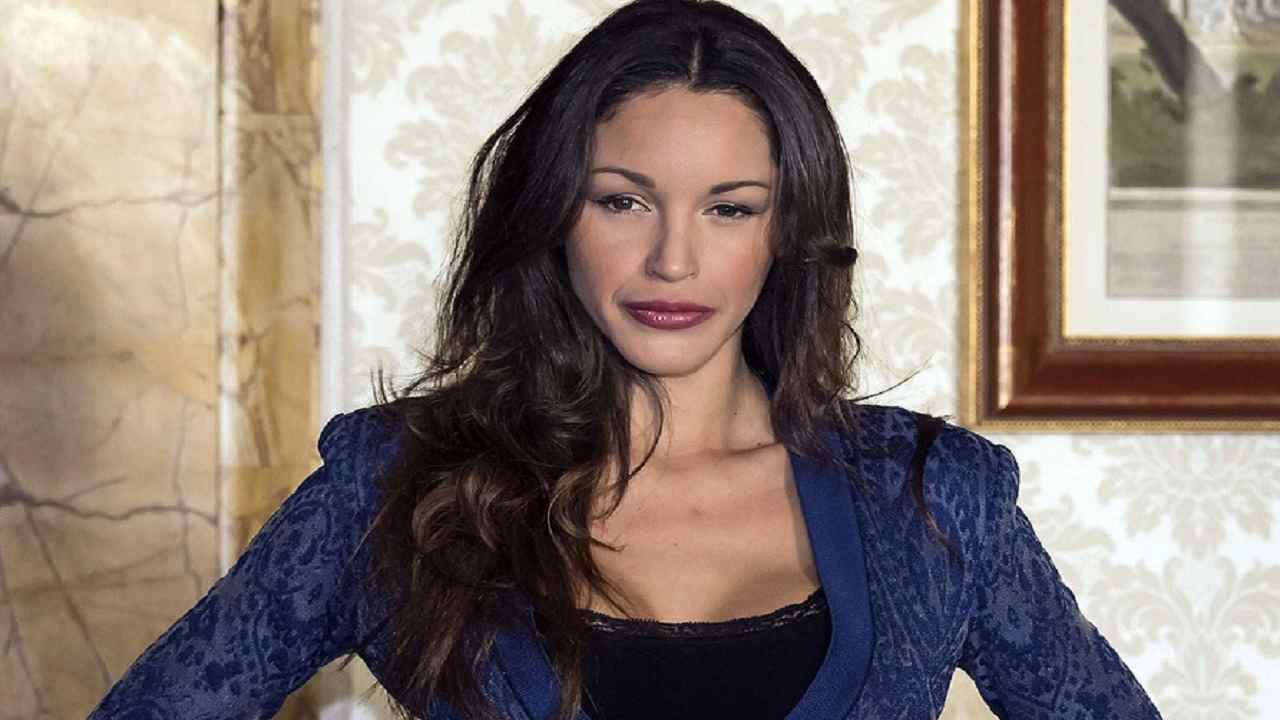 Fuoco incrociato su Delia Duran: “Spara a zero” | Frecciata velenosissima