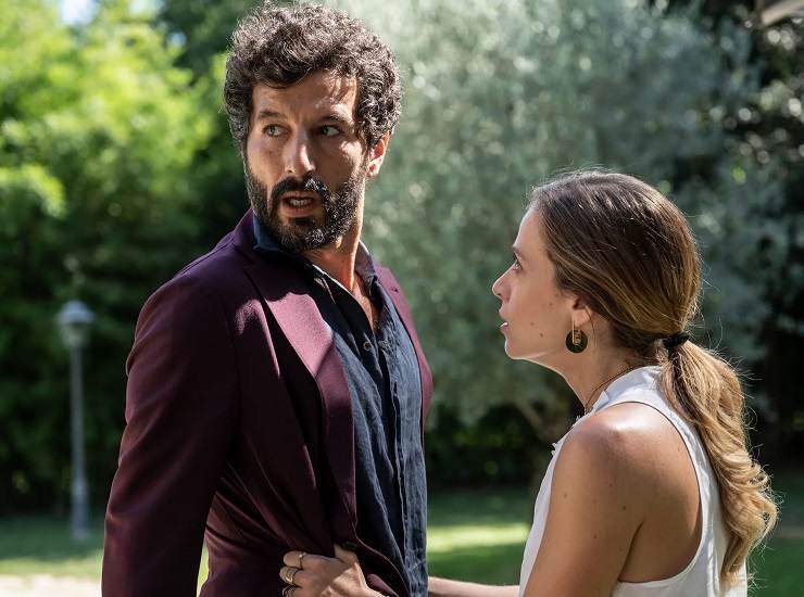 Francesco Scianna nella serie A casa tutti bene
