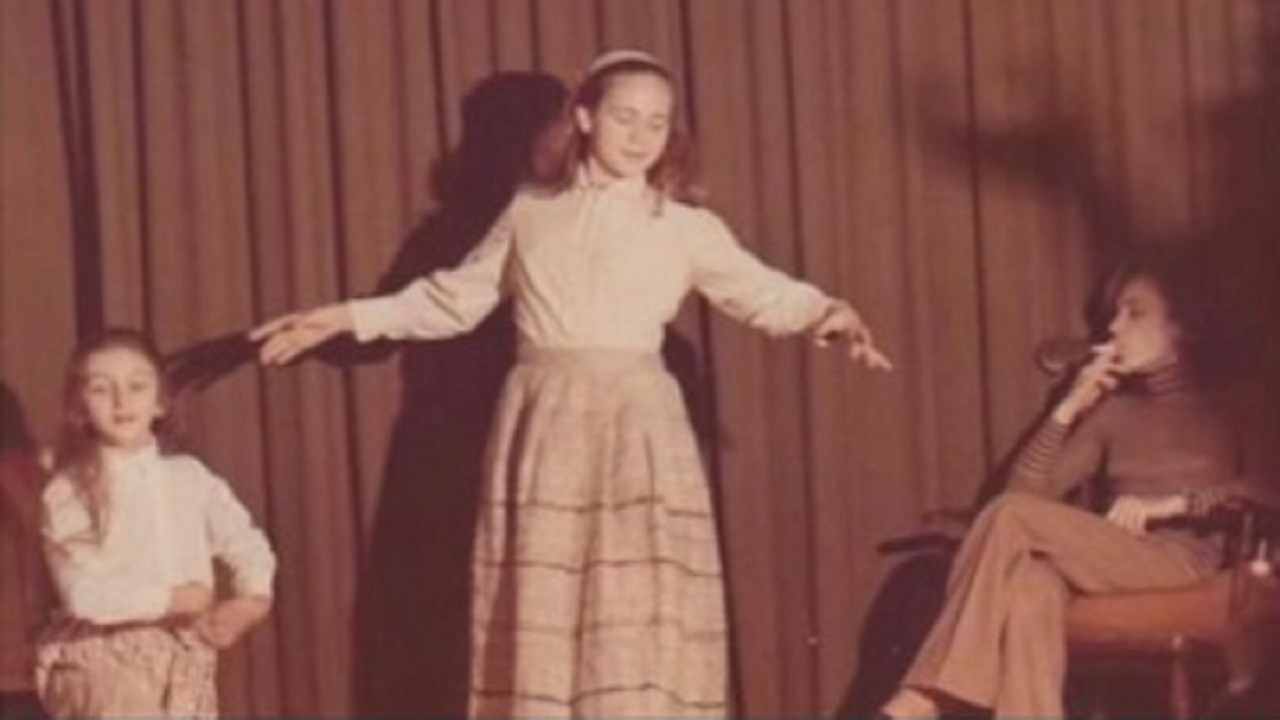 Dalle “recite” alla tv: la riconoscete? Oggi è la regina della fiction italiana