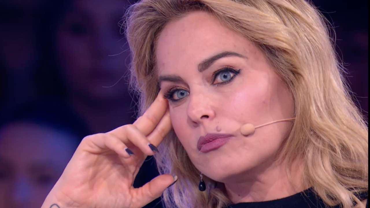 Sonia Bruganelli umiliata: “Tozze di natura” | Mostra un difetto su IG e piovono commenti spietati