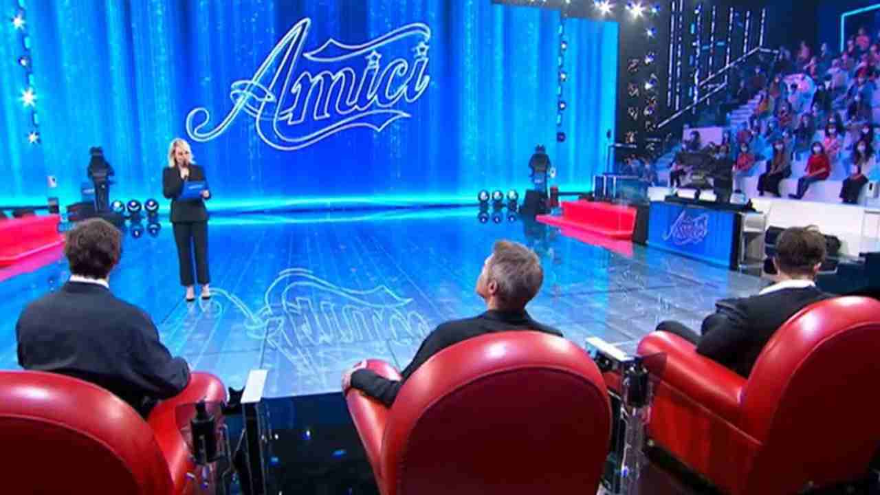 Amici: un alunno canta Vasco Rossi e il celebre cantante interviene sui social