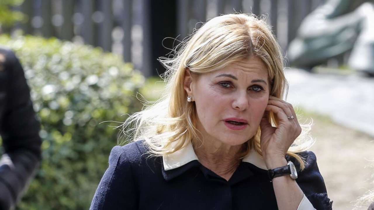 Patrizia Pellegrino devastata dalle lacrime: “Un dolore straziante” | Il messaggio fa rabbrividire