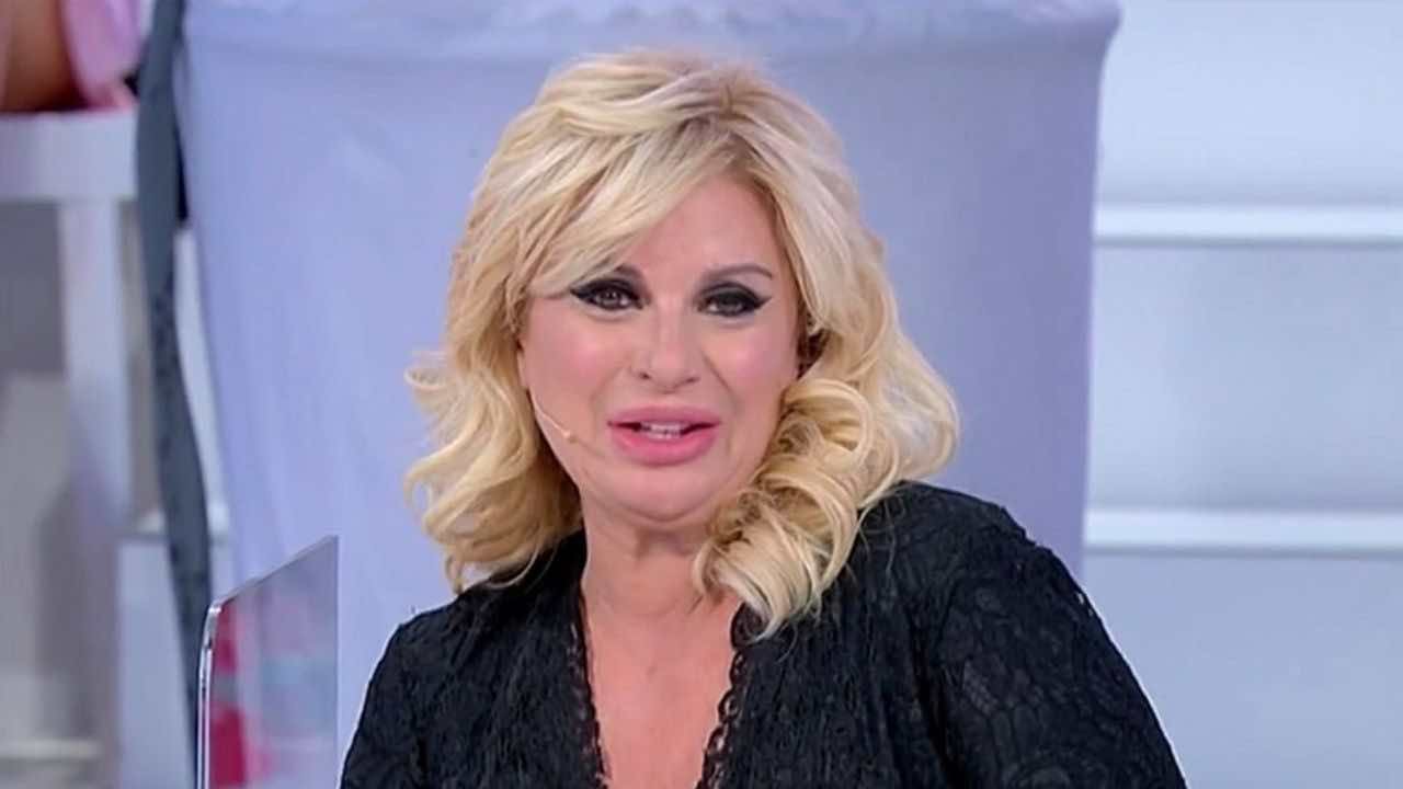 Tina Cipollari non si trattiene: “Hanno deciso di uscire insieme” | La diretta finisce in putiferio