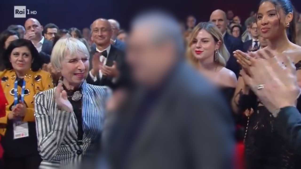 Il dramma dello storico volto RAI: discesa graduale nel buio totale
