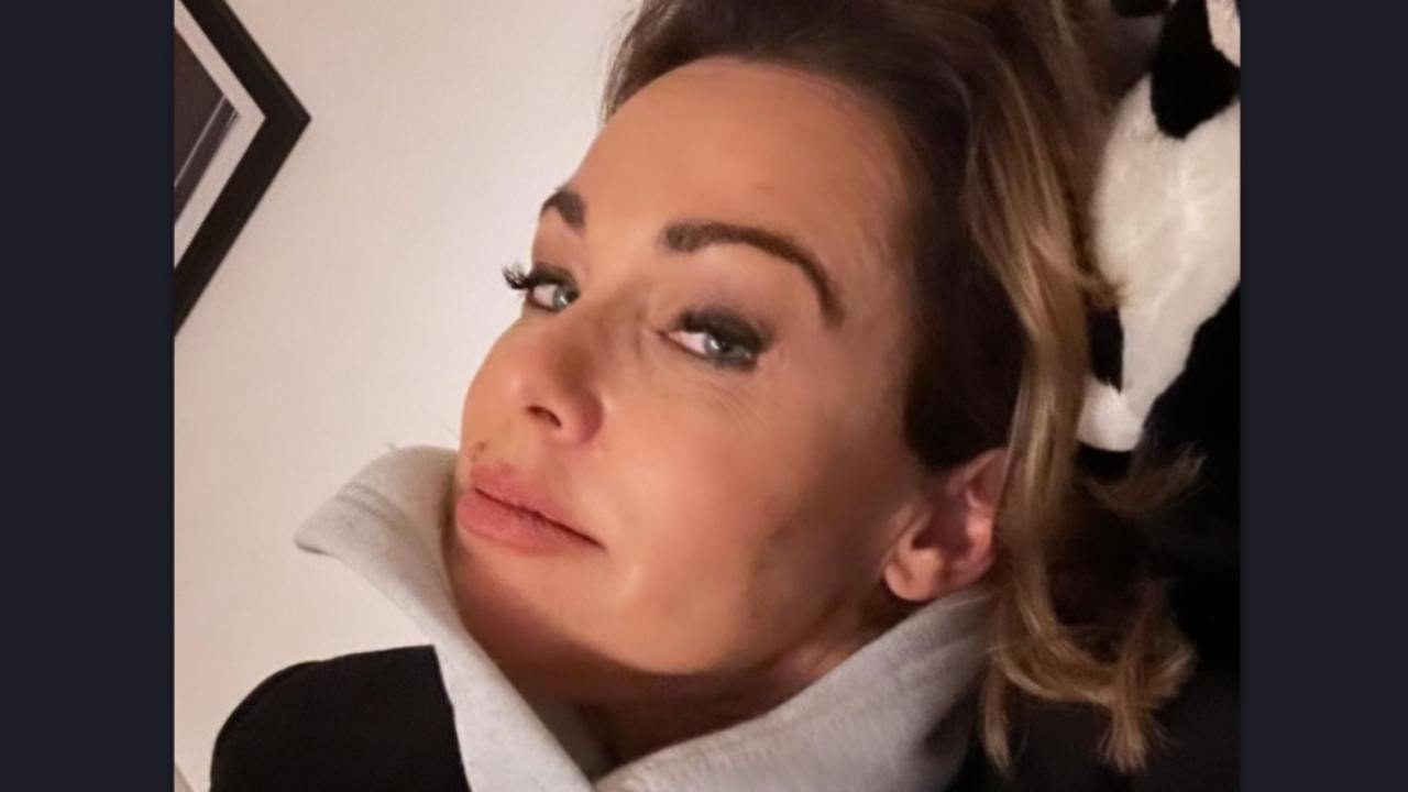 Sonia Bruganelli riceve un regalo costosissimo: tutti senza fiato | La sua reazione é da brividi