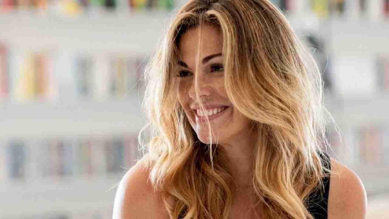 Vanessa Incontrada si mostra al naturale: eccola nel suo letto senza trucco | Stupenda