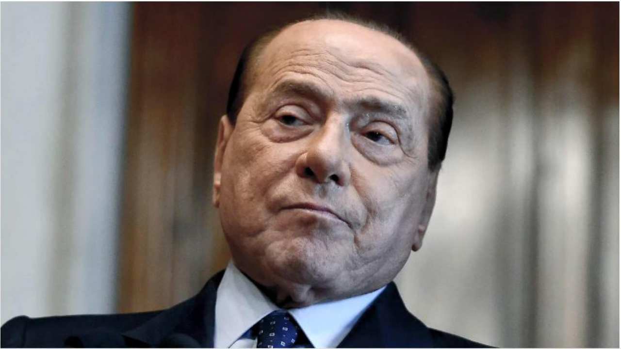Patrimonio Berlusconi: case, yacht e la storica villa finiscono sul mercato | Gli eredi hanno deciso