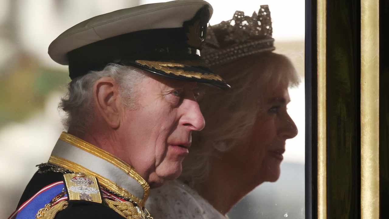 Crisi a corte: il fallimento di Re Carlo è sotto gli occhi di tutti