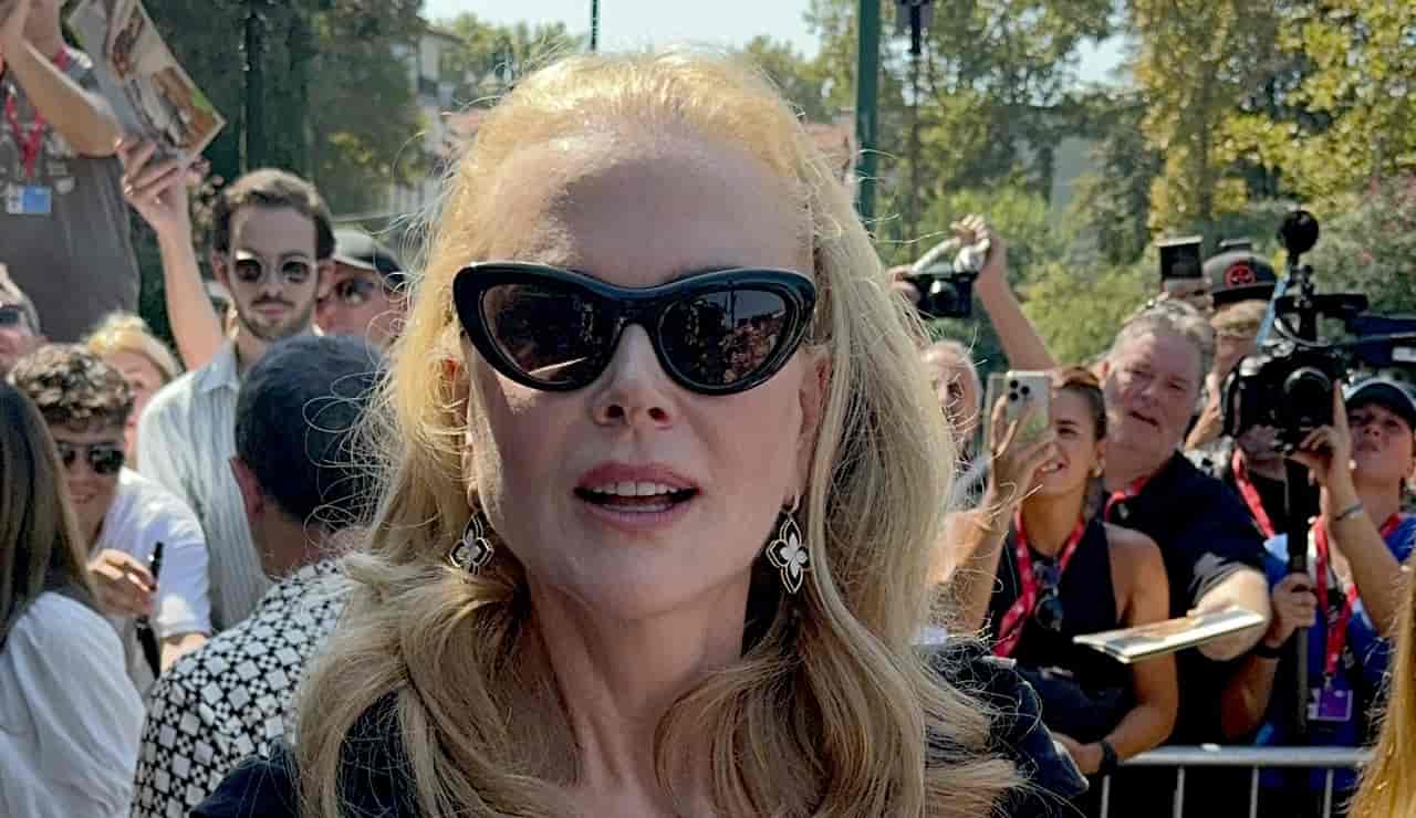 Venezia 81: la dedica di Nicole Kidman alla folla impazzita al Lido (VIDEO)