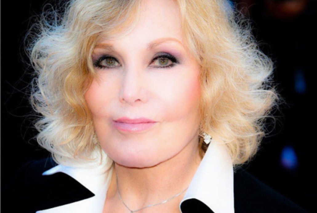 Kim Novak torna sotto i riflettori: la diva di Hitchcock premiata a Venezia 2025 con un omaggio da brividi