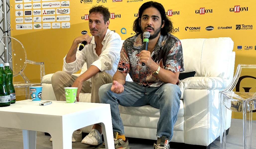 Scontro generazionale e risate per il film Esprimi un desiderio con Max Angioni presentato al Giffoni