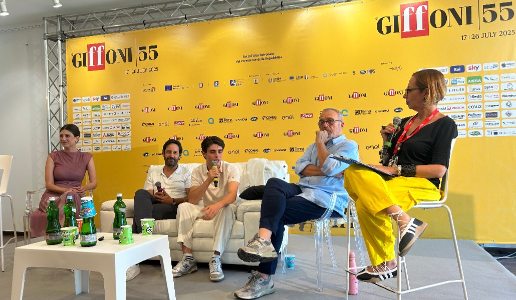 “Antonello ci ha salvati”: Claudio Amendola racconta il misterioso incidente sul set de I Cesaroni al Giffoni
