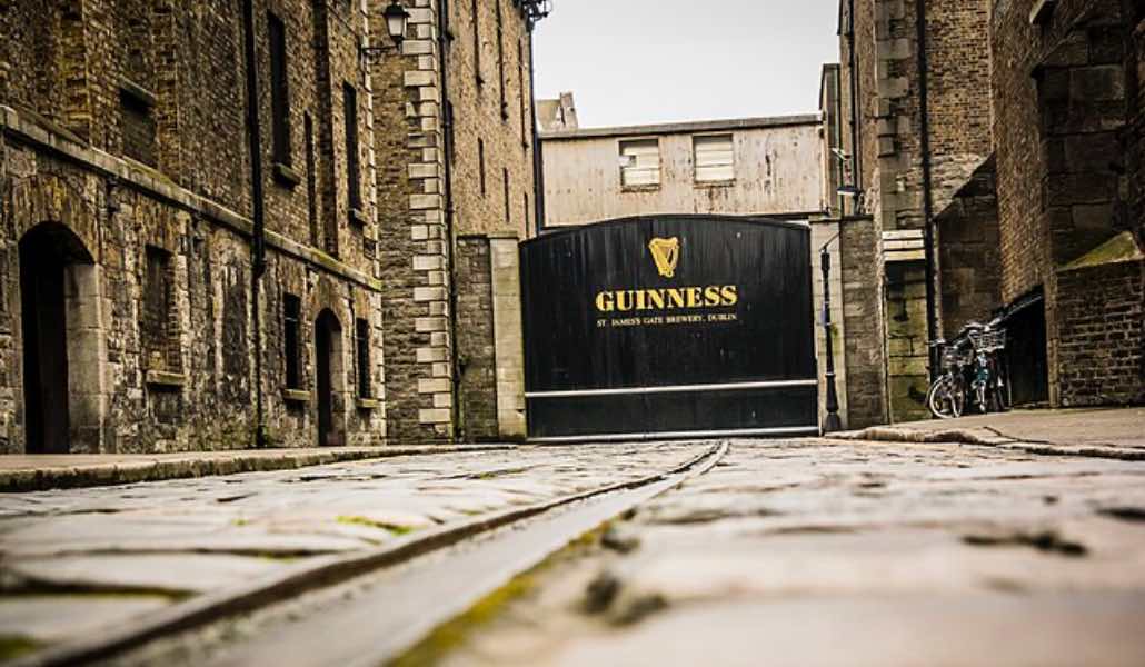 Guinness Storehouse di Dublino: storia, dove si trova e perché devi visitarla almeno una volta nella vita