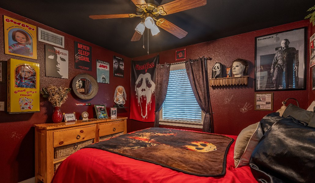 Ghost Face e la stanza da brivido per festeggiare Halloween su Airbnb