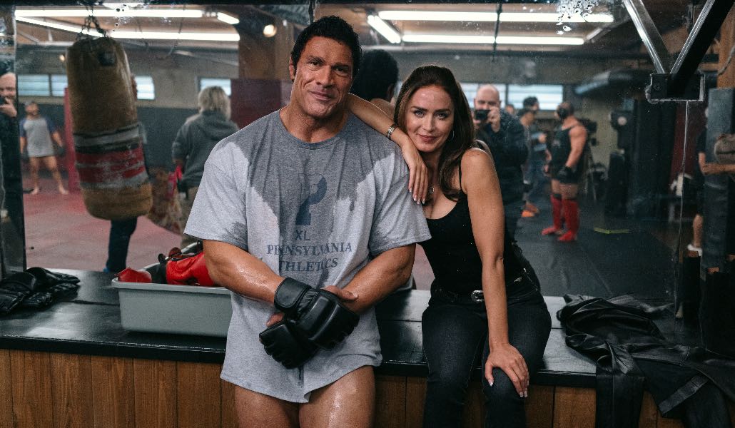 Dwayne Johnson ed Emily Blunt sul set di The Smashing Machine