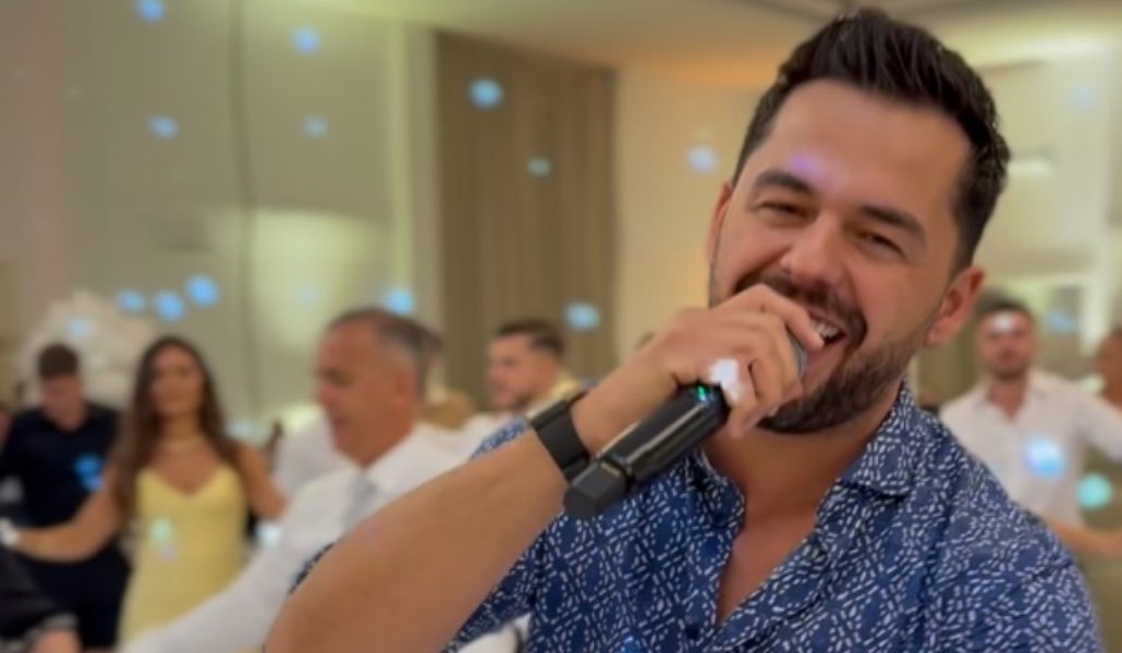 Addio a Shpat Kasapi: chi era il cantante simbolo del pop albanese morto improvvisamente